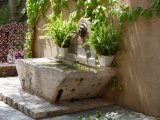 Une bien jolie fontaine provencale dans le village de Grimaud