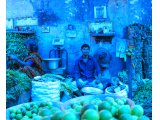 Le bleu des baches sur le marche de Pondichery en INDE